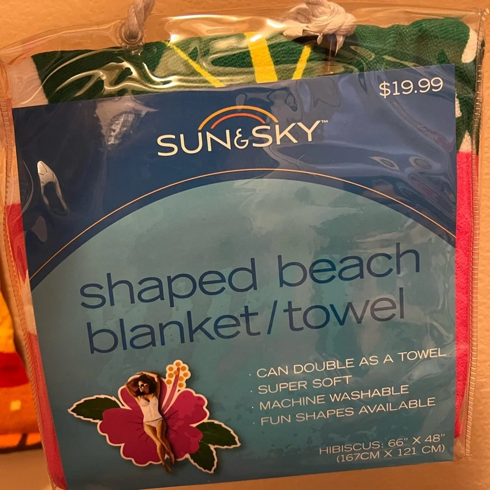 🌺 NWT HIBISCUS FLOWER BEACH TOWEL / BLANKET 🌺